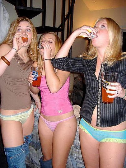 Пьяные вечеринки с доступными особами женского пола xxx фото